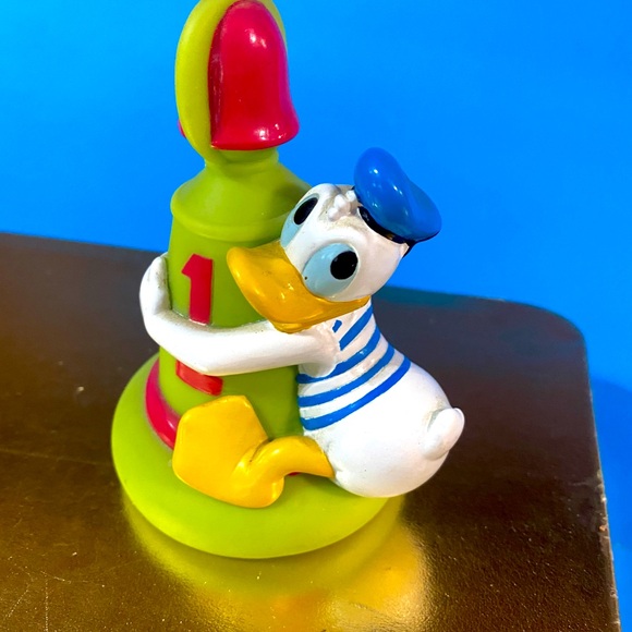 WALT DISNEY VINTAGE DONAL DUCK SAILOR HOLDING BUOY FLOATER BATH TOY BY APPLAUSE - Picture 7 of 8